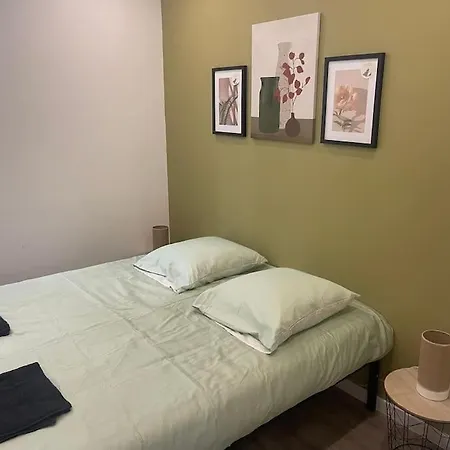 F4 Elegant - Cosy Apartament *
